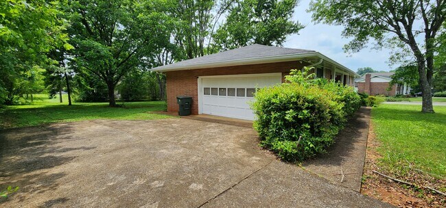 Building Photo - 6836 Bacon Ln