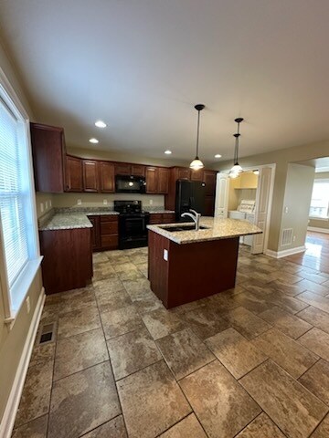 Building Photo - 160 Cortland Dr