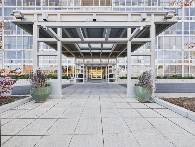 Building Photo - 3100 E Cherry Creek S Dr