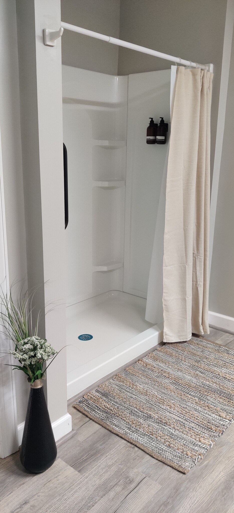 Building Photo - 250 Paddock Dr