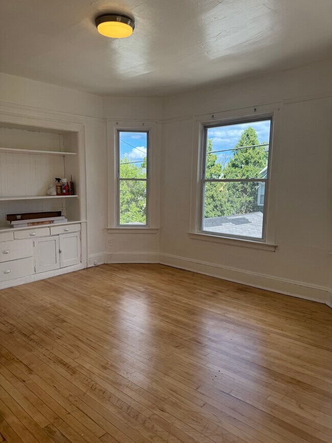 Building Photo - 1712 E Park Pl