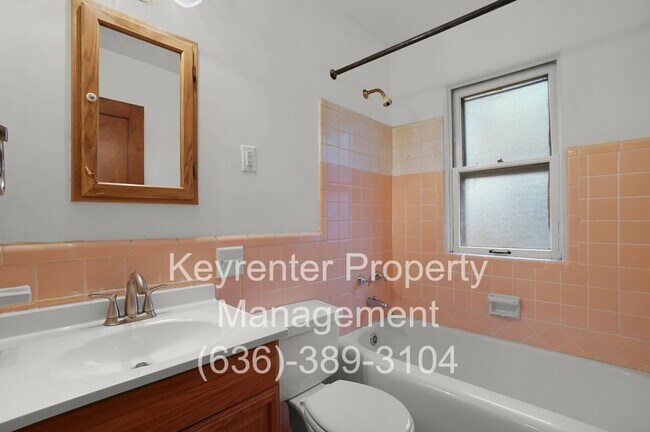 Building Photo - 1045 N New Florissant Rd