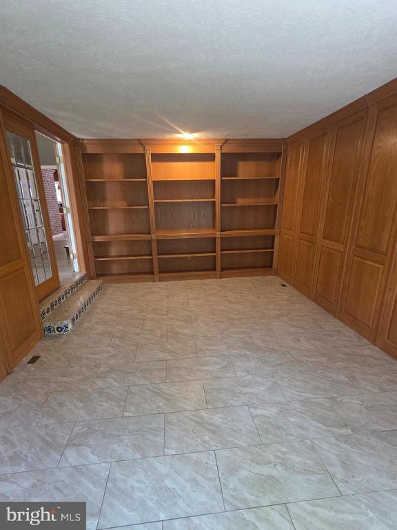 Building Photo - 3059 Southampton Dr