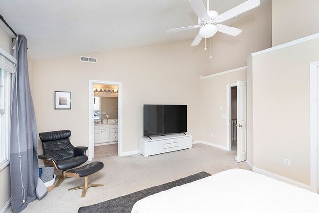 Building Photo - Beautiful 3 Bed Townhome In the Heart Of Village Of West Clay!