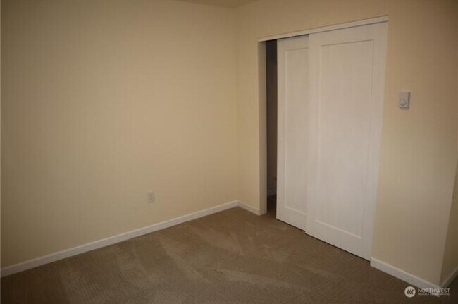 Building Photo - Charming Retreat: Fully Remodeled 3 Bed, 2...