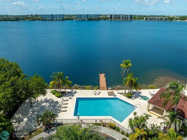 Building Photo - 110 Lake Emerald Dr