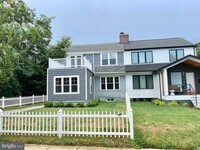 Building Photo - 1318 Ingraham St NW