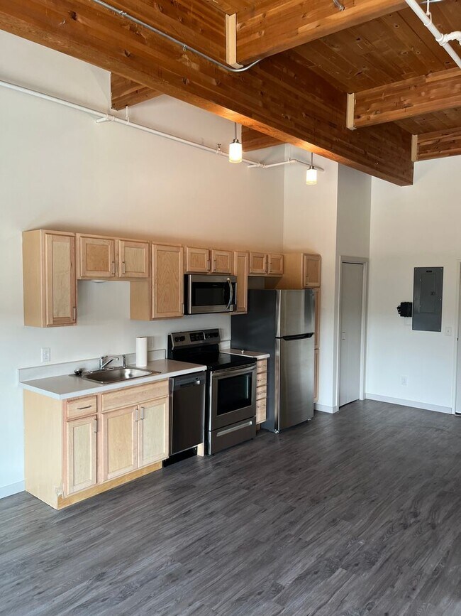 Building Photo - Studio Unit at Tiller+Main