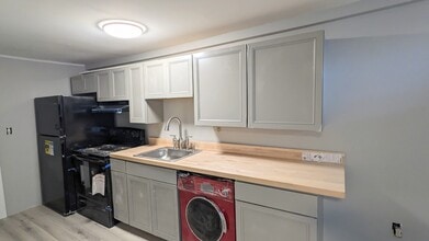 Building Photo - 594 4th St