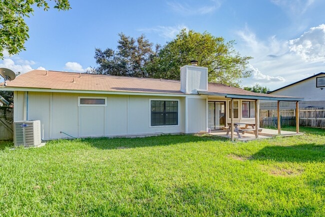 Building Photo - One Story Rental Home located near FM 78 and Walzem available for asap move in!