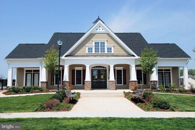 Building Photo - SPACIOUS 3 LEVEL TOWNHOUSE IN CLARKSBURG