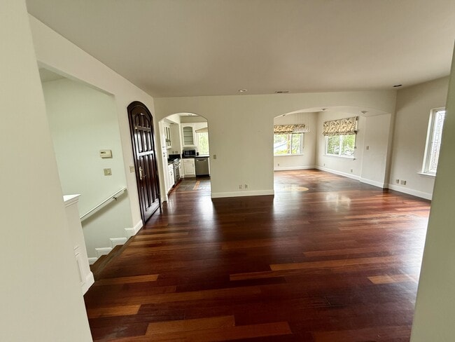 Building Photo - 143 Alamo Ave