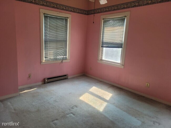 Building Photo - 3404 Main St