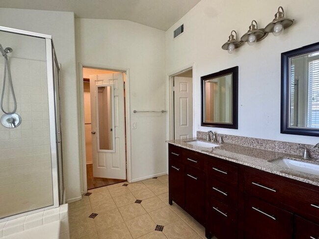Building Photo - Remodeled 3 bedroom in Simi Valley
