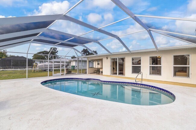 Building Photo - FURNISHED SHORT TERM RENTAL - 3 Bed / 2 Bath - Single Family Pool Home - $3,250/month