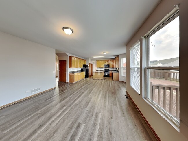 Building Photo - 3803 Saratoga Dr