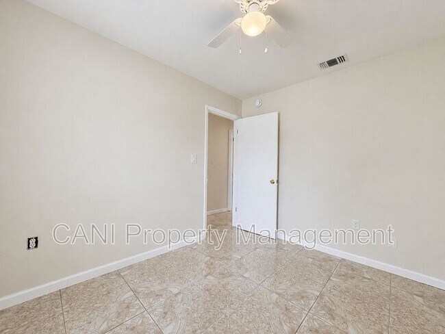 Building Photo - 601 Catwood Dr