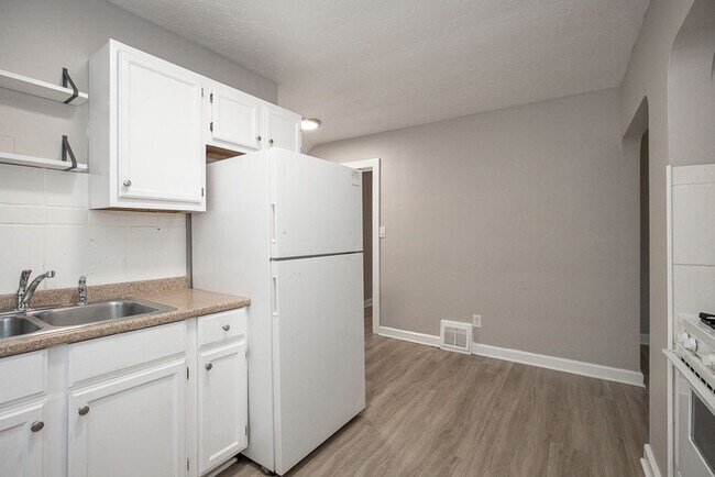 Building Photo - 4011 Dawnshire Ave