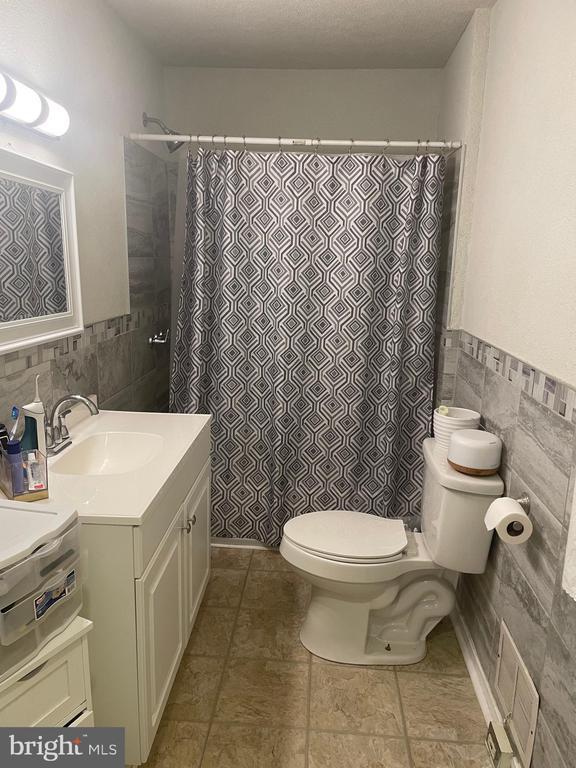 Building Photo - 695 W Kings Hwy