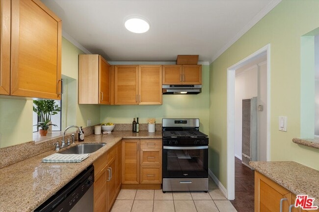 Building Photo - 3004 Thatcher Ave
