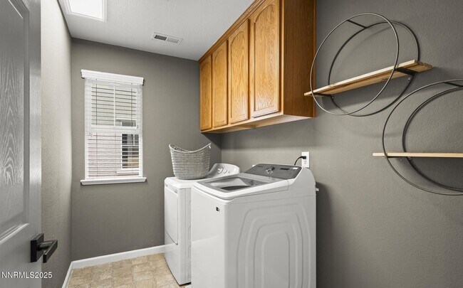 Building Photo - 3890 Dominus Dr
