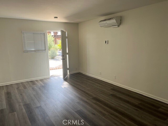 Building Photo - 36957 Melrose Dr
