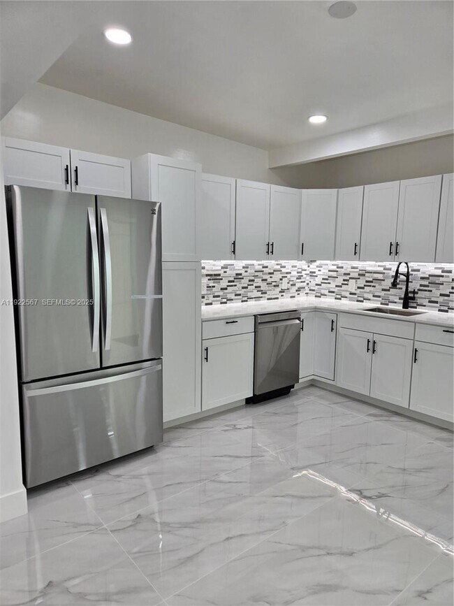 Building Photo - 987 NE 145th St