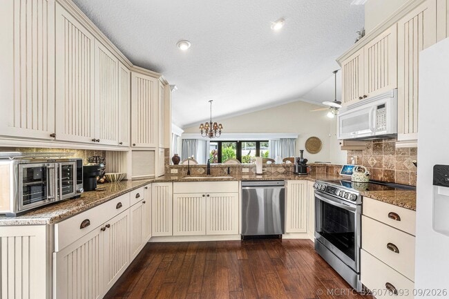 Building Photo - 2530 La Lique Cir