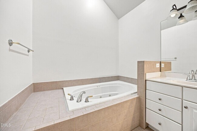 Building Photo - 401 Waverly Hills Dr