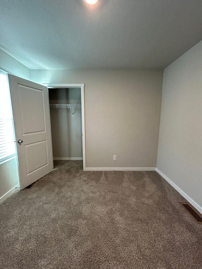 Building Photo - Your Dream Home Awaits in Gretna, NE!