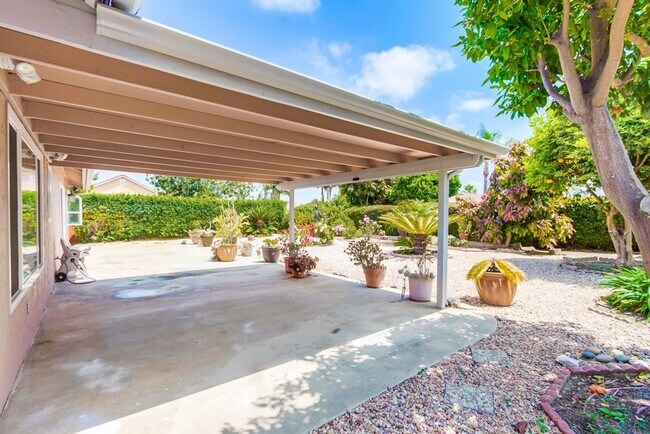 Building Photo - Single Story Oceanside Home Available July...