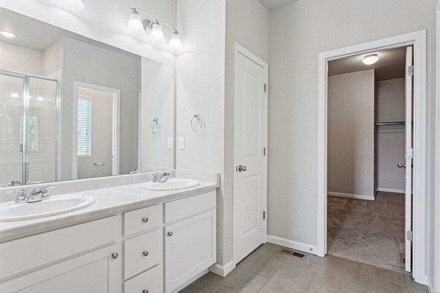 Building Photo - 2346 Horse Shoe Cir