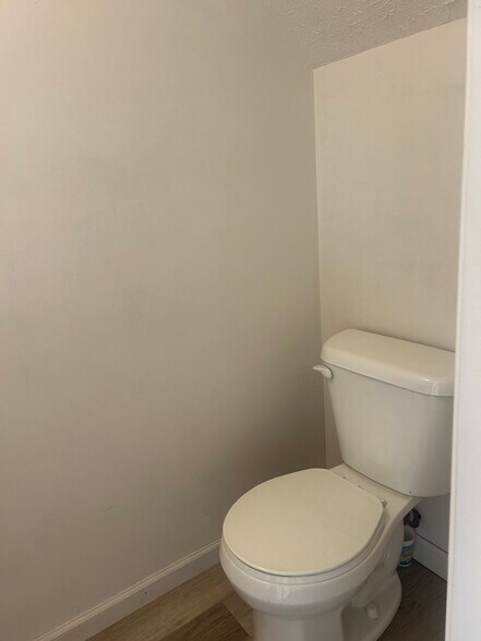 Building Photo - 244 Burkhardt Way