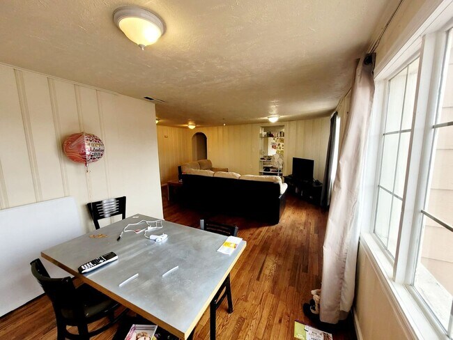 Building Photo - Beautiful Ranch-Style Home Near CU & Bould...