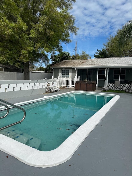 Building Photo - 3115 Adrian Ave