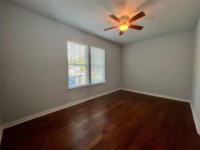 Building Photo - 609 W Odell St