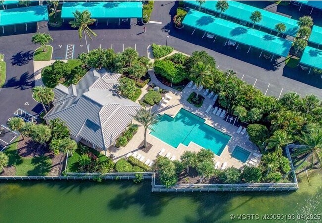 Building Photo - 5799 NE Island Cove Way
