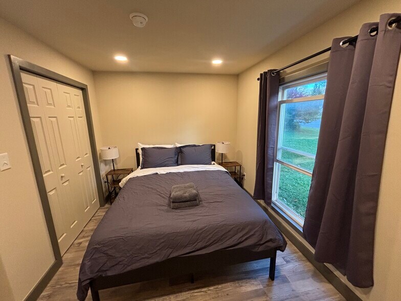 Building Photo - 124 Eastern Heights Dr