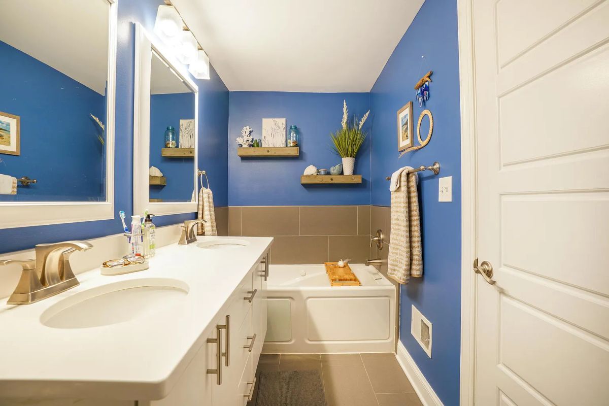 Building Photo - 22 E Heath St