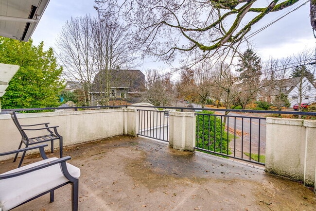 Building Photo - 3321 NE Peerless Pl