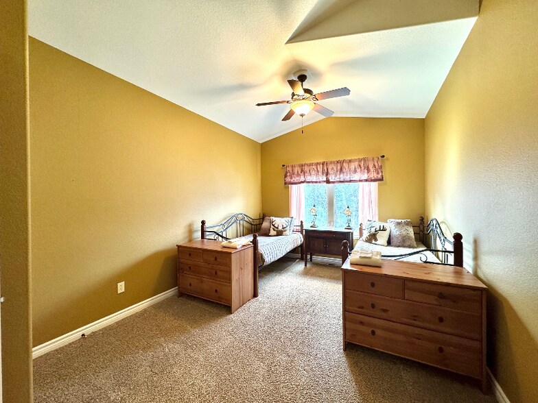 Building Photo - 153 Oakmont Lp