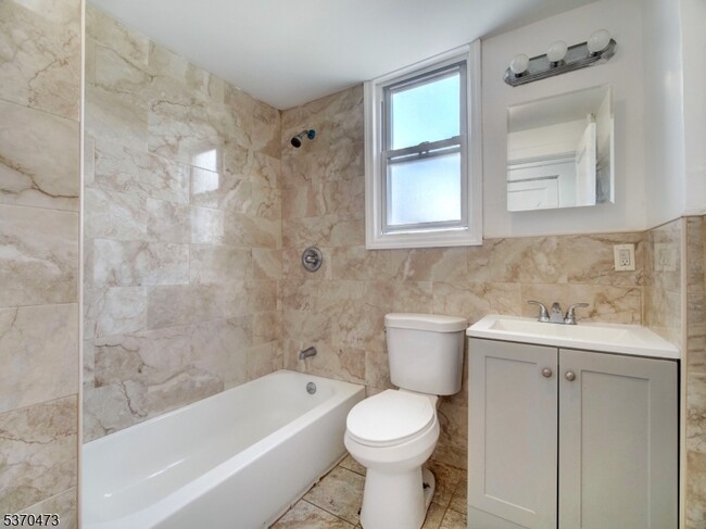 Building Photo - 52 Headley Terrace