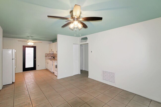 Building Photo - South Venice Annual Home for Rent