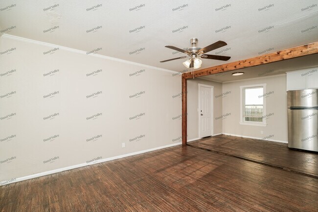 Building Photo - 2471 N Pittsburg Ave