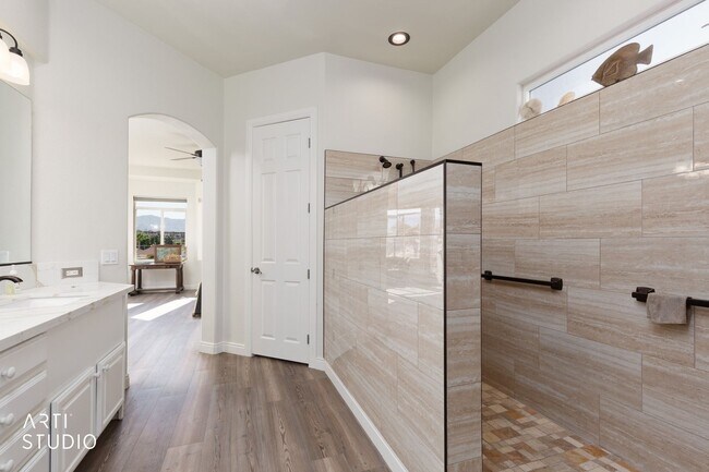 Building Photo - Beautiful home located in the gated commun...