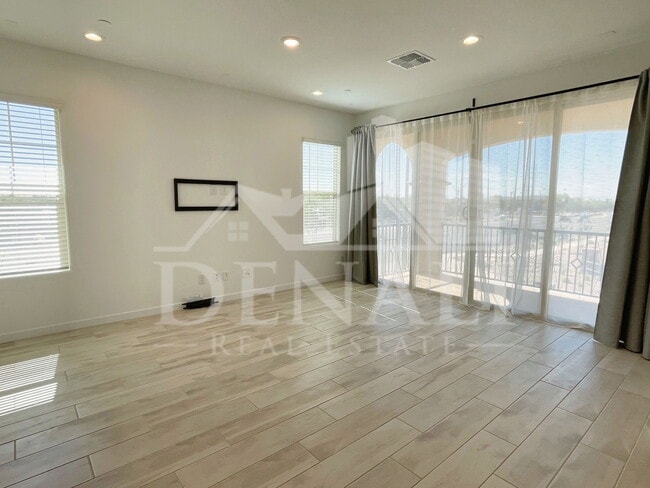 Building Photo - 784 S Hawk Ln