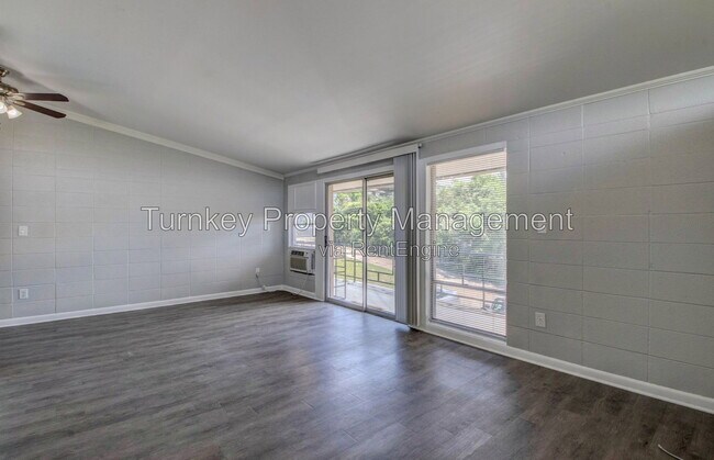 Building Photo - 4700 Lynn Ln