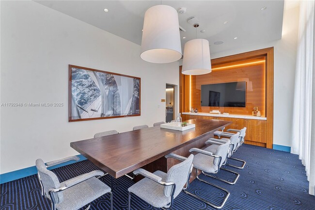 Building Photo - 2678 Tigertail Ave
