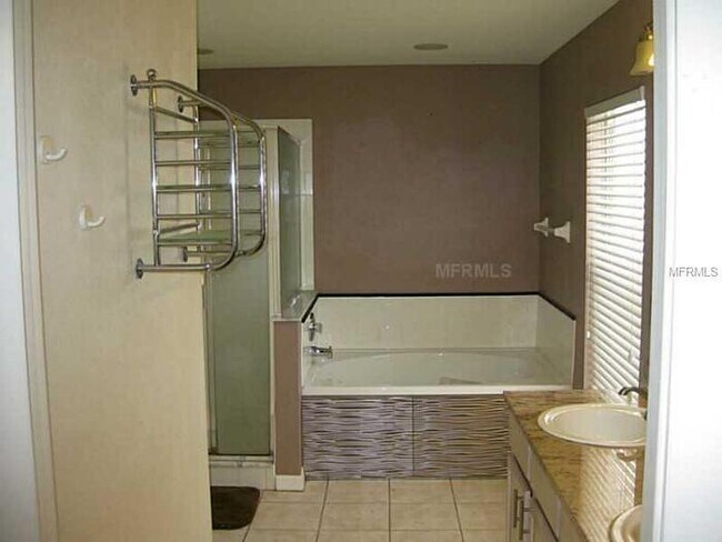Building Photo - UCF Area 4 bedrooms/2.5 baths with 2 Car Garage on a Cul-De-Sack