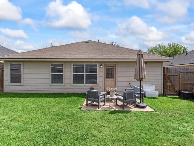 Building Photo - 15811 Sarasam Creek Ct